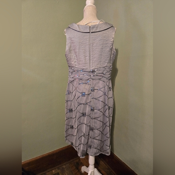 BOGO Le Bos Elegant Silver Gray Sleeveless Dress with Floral Accent Size 14  I7 - Picture 4 of 11